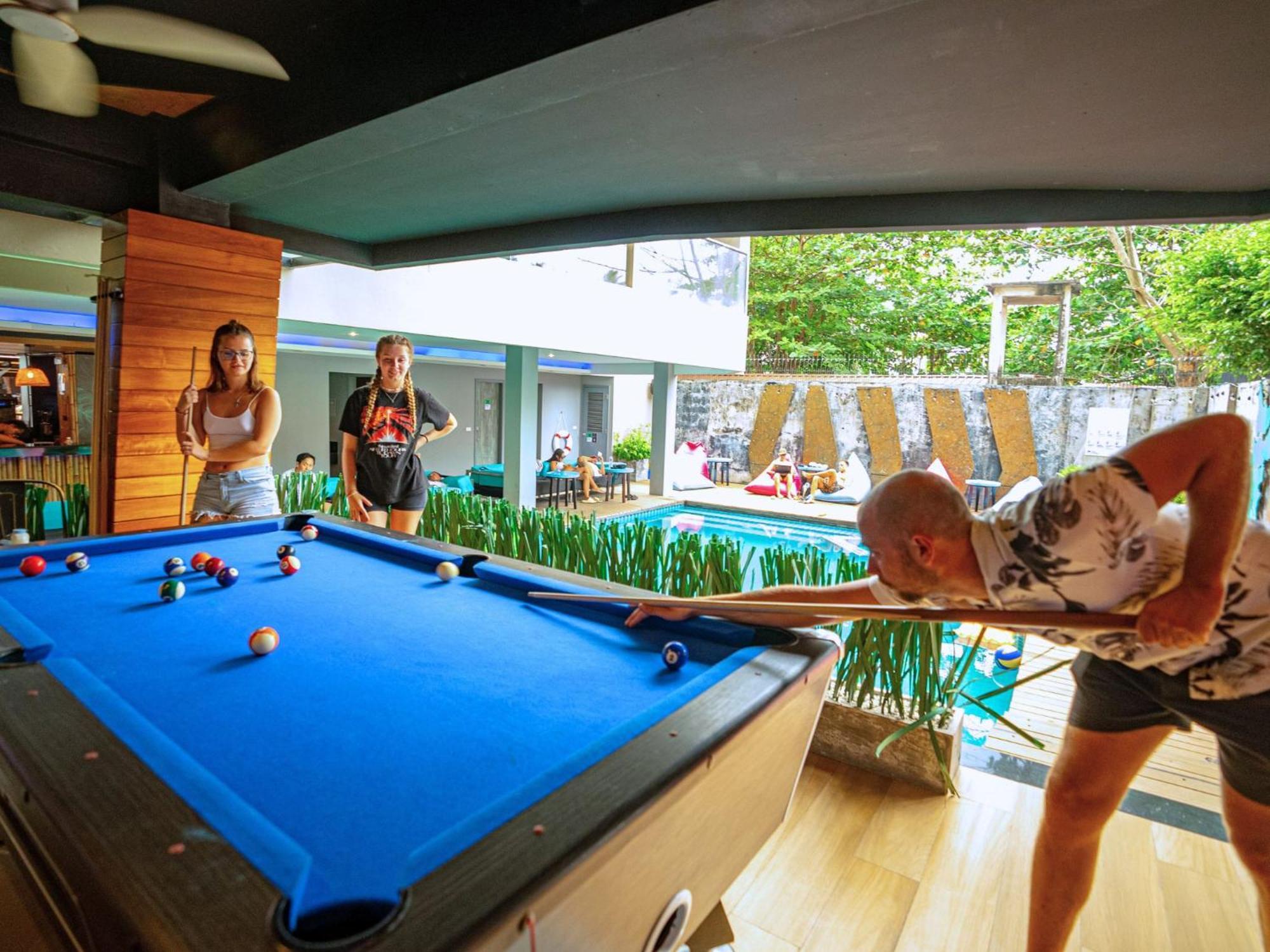 Mad Monkey Phuket Patong Exterior foto