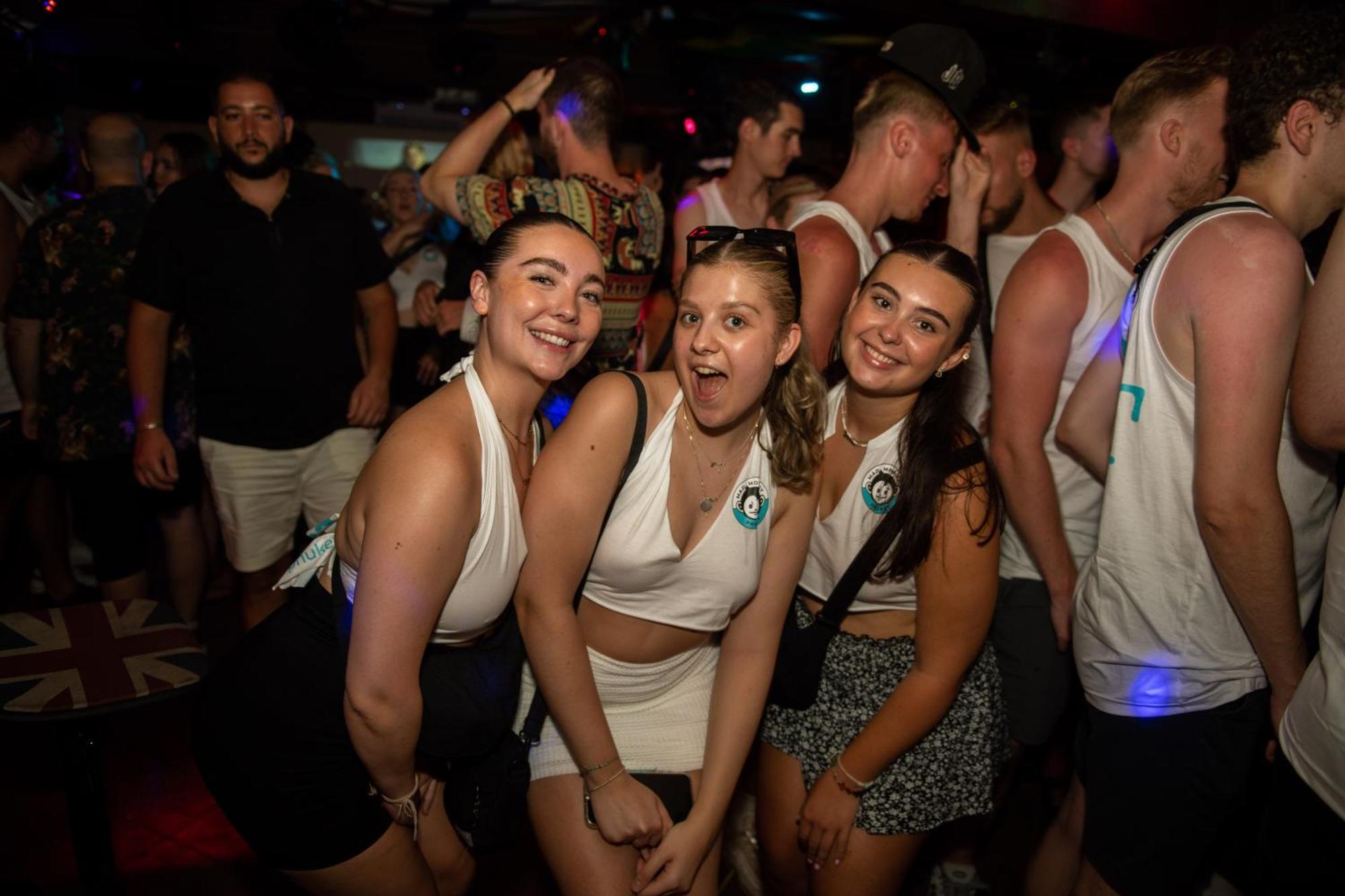 Mad Monkey Phuket Patong Exterior foto