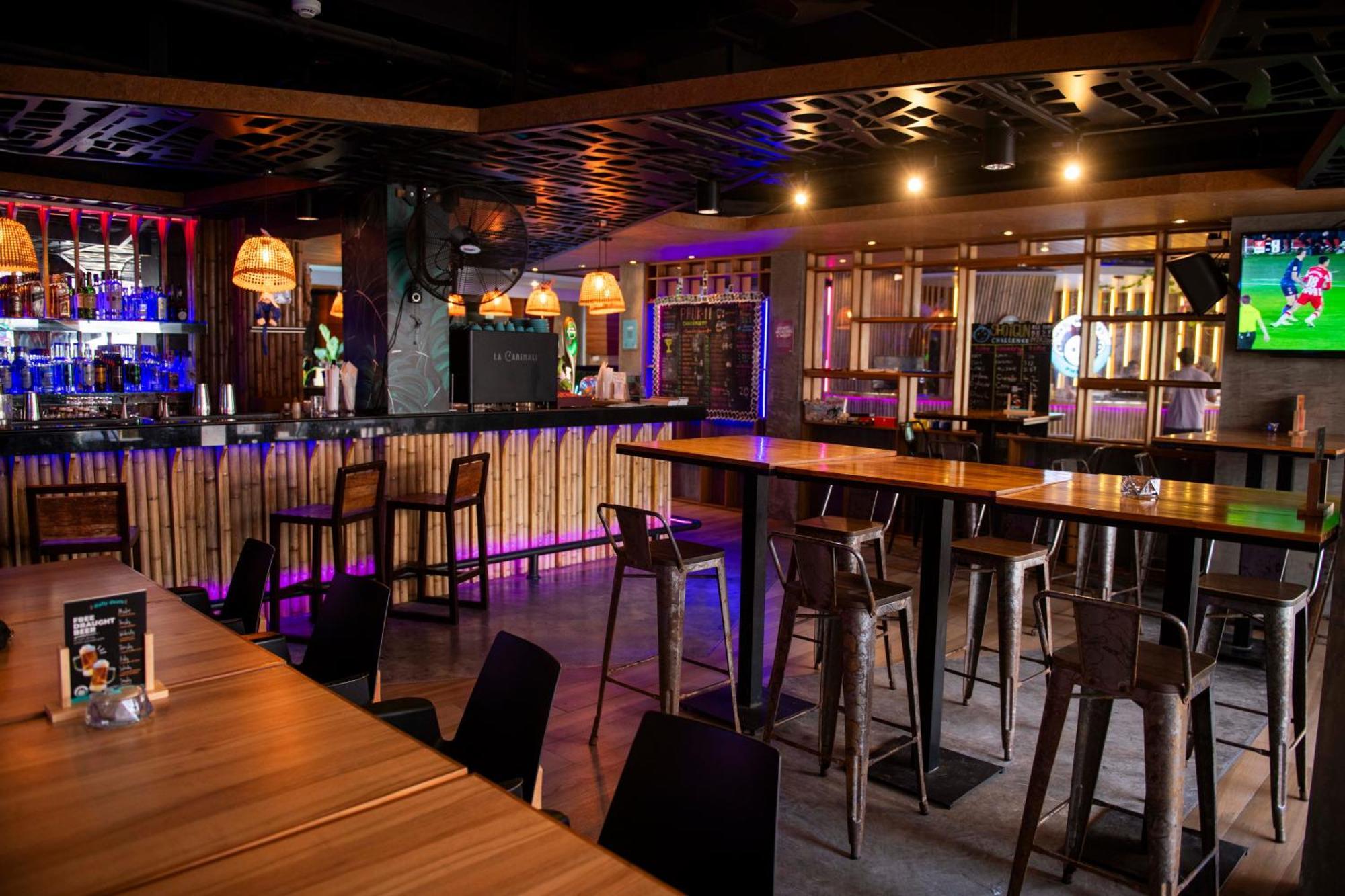 Mad Monkey Phuket Patong Exterior foto