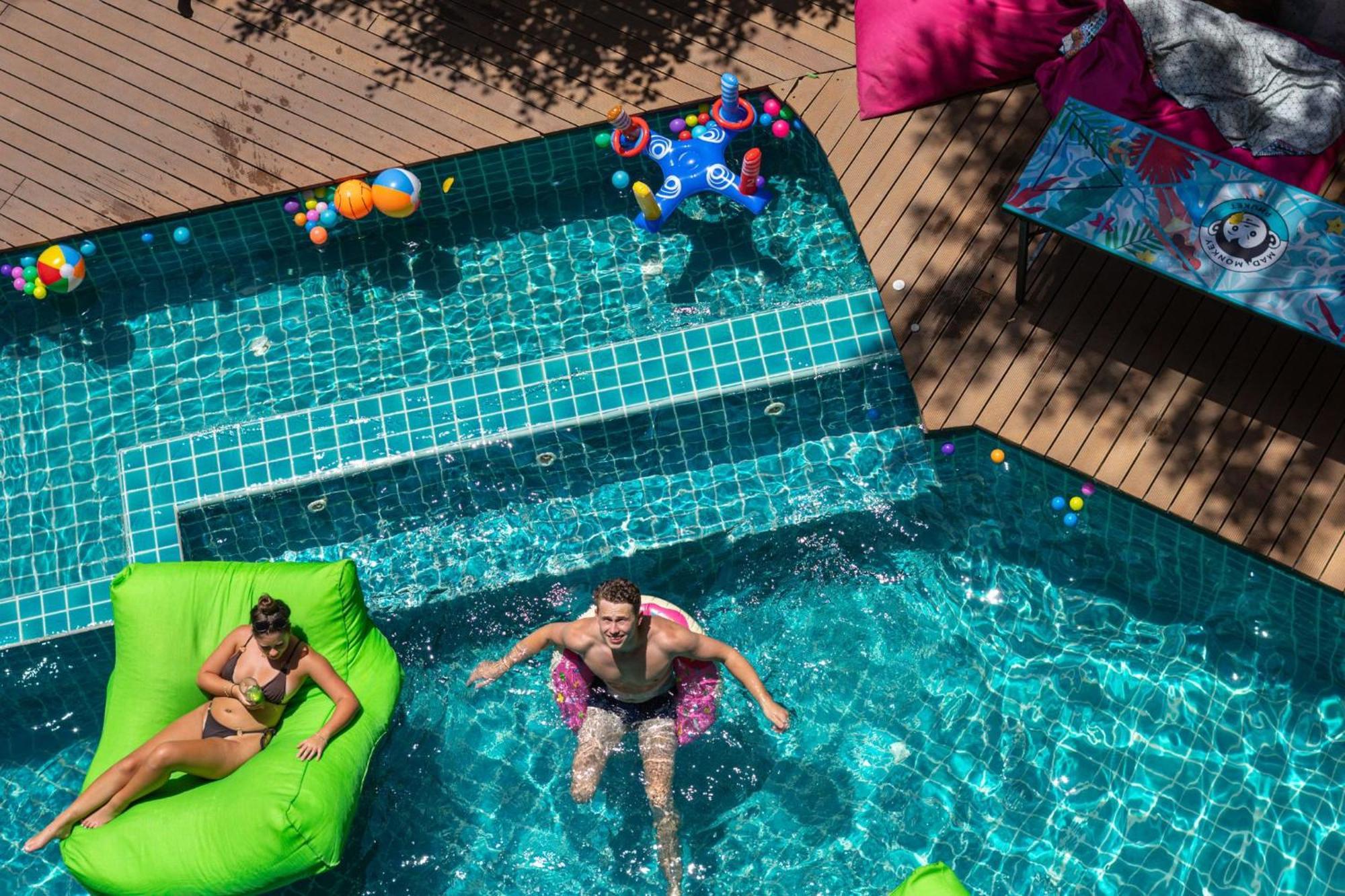 Mad Monkey Phuket Patong Exterior foto